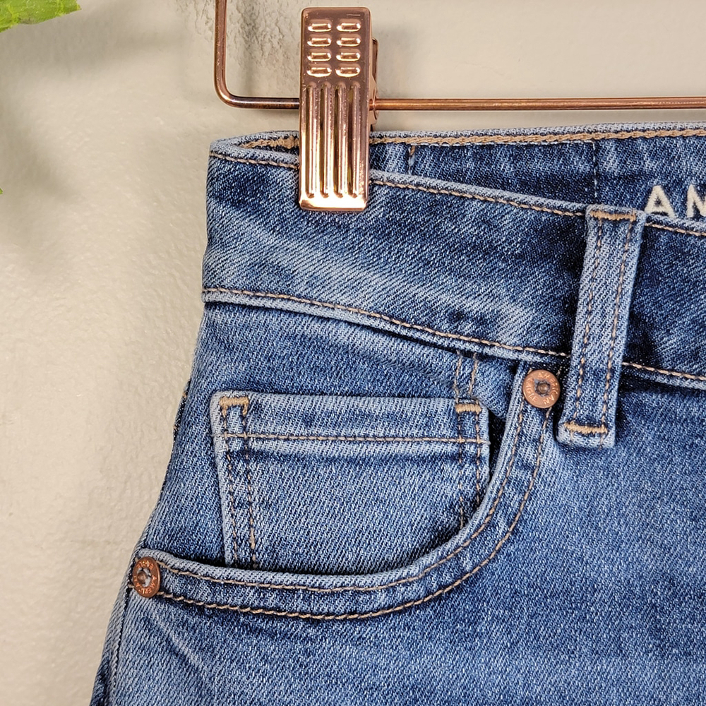 American Eagle Mom Jeans Hi Rise Medium Blue Wash Stretch Relaxed Fit Jean AE 0 - Picture 2 of 11